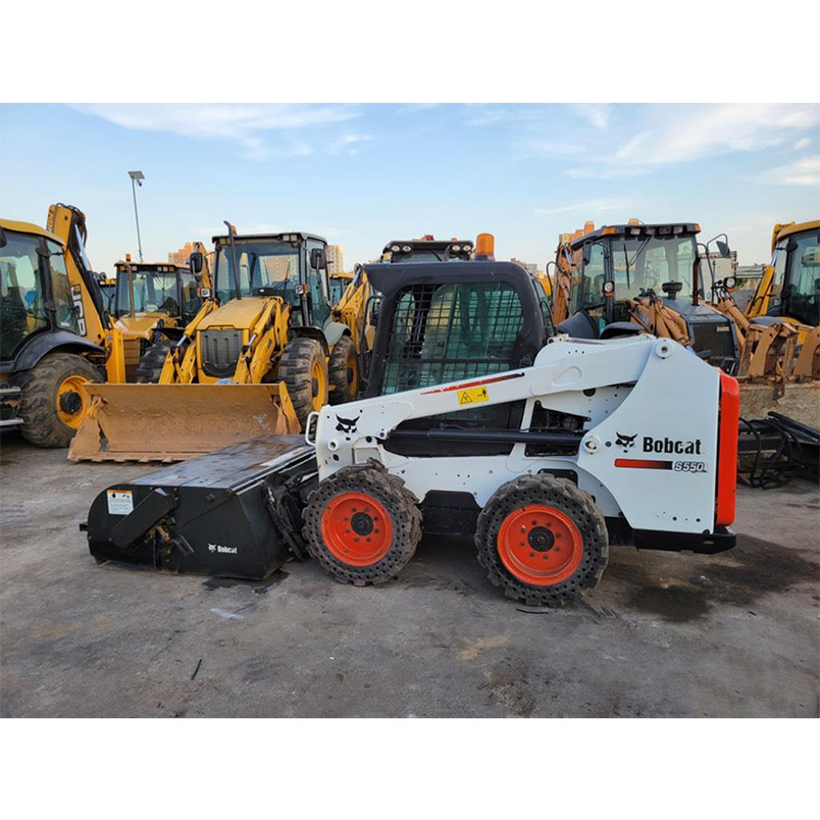 BOBCAT S550 skid steer loader